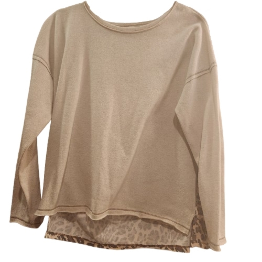 SHE + SKY Boutique Leopard Contrast Top – Roll Tab Sleeve – Size L 🐆